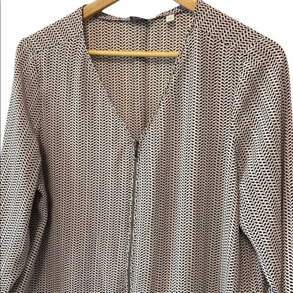 REITMANS Black&White Printed Zipper Loose Fit Top - Picture 2 of 8